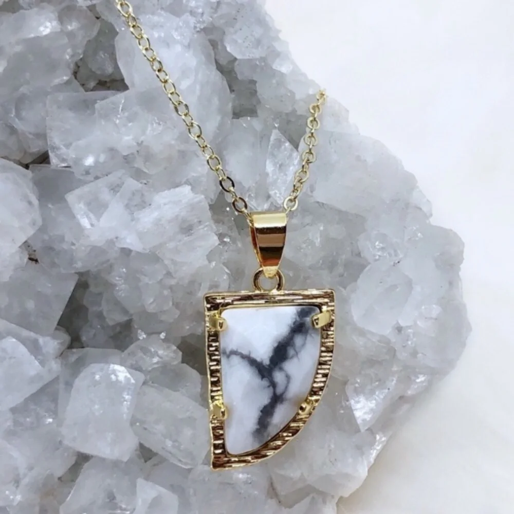 Howlite Tiger Claw Necklace